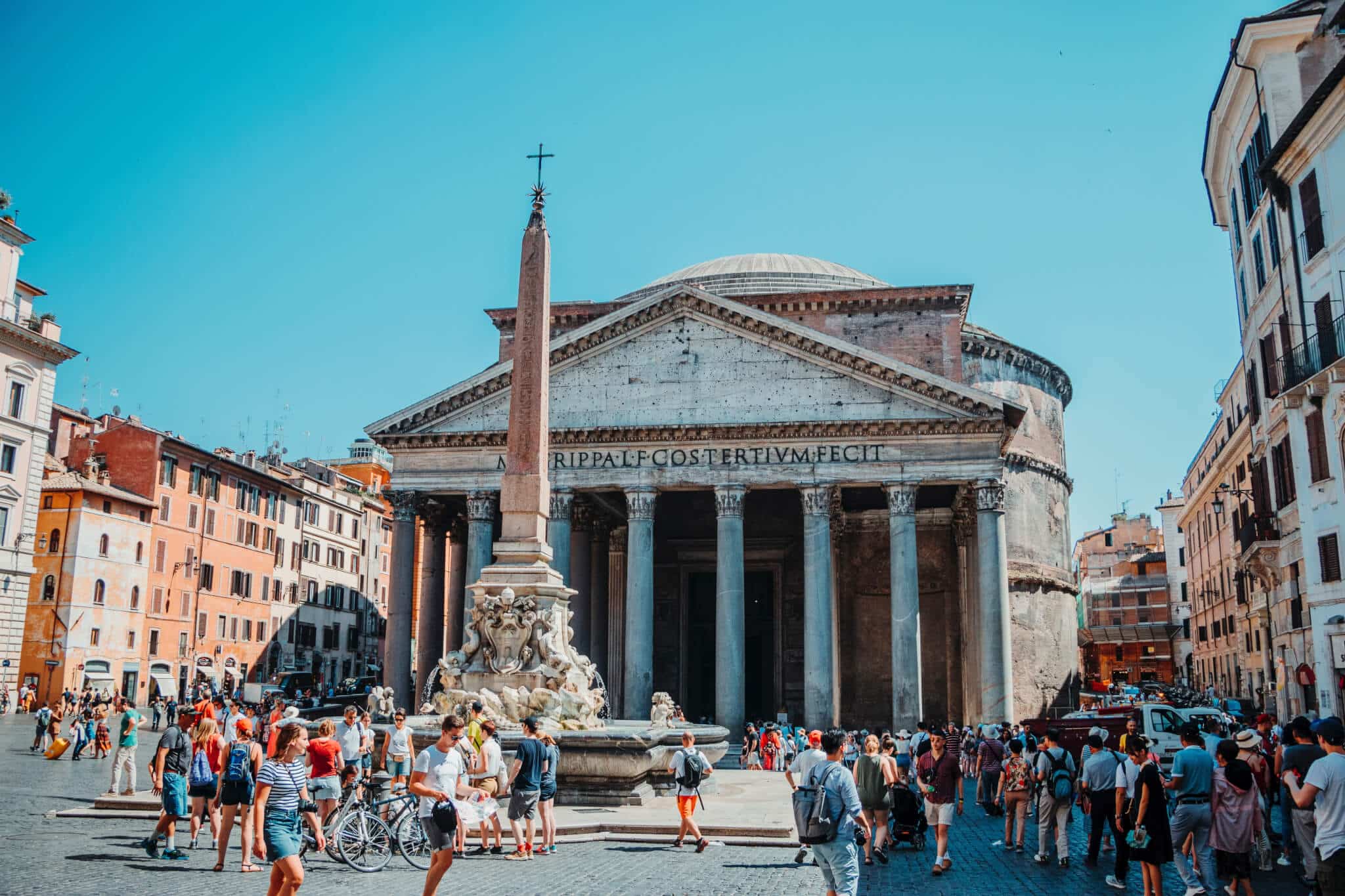 Italy architecture with tourists and Italians all around