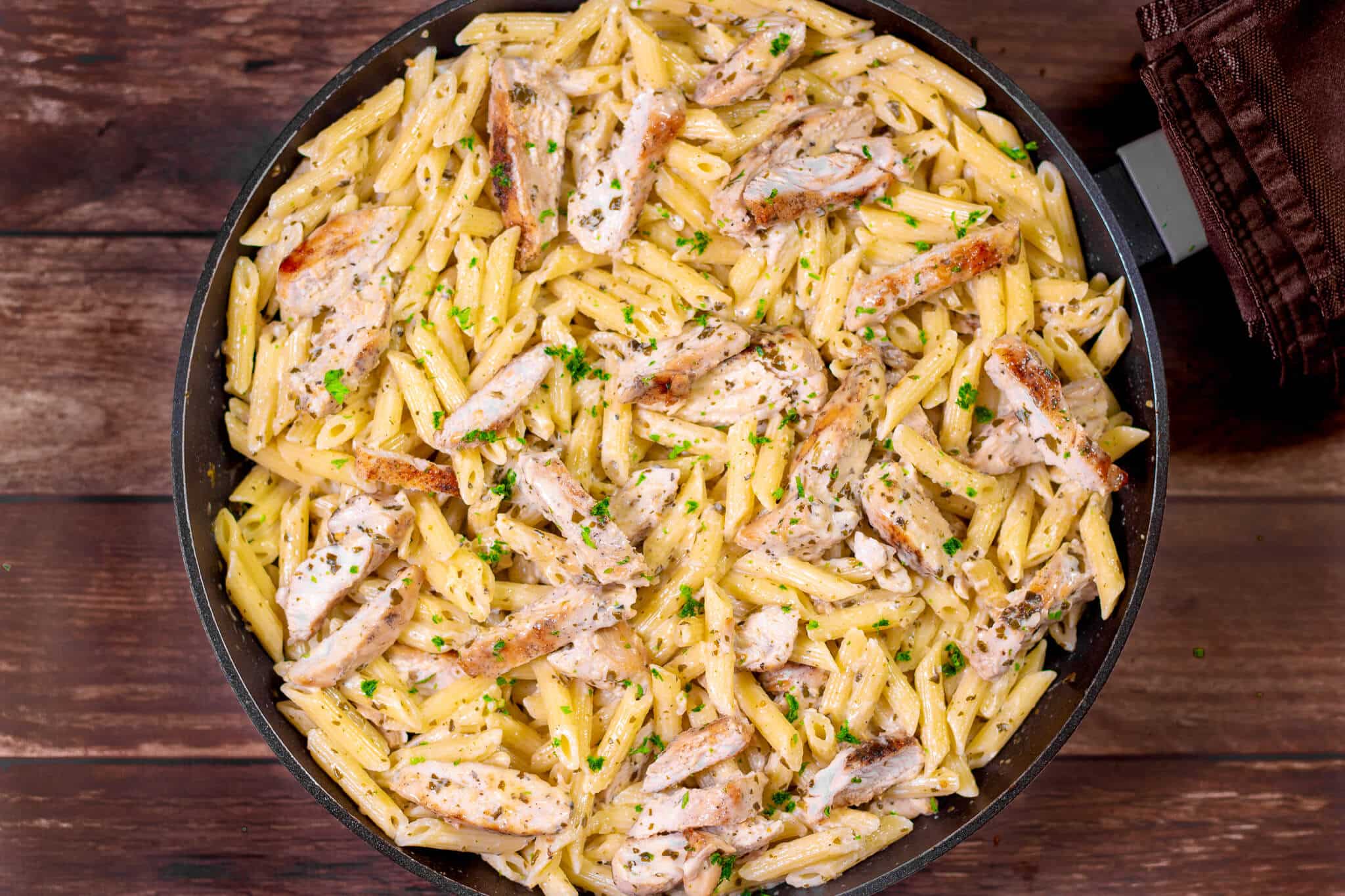 Creamy Chicken Pesto Pasta The Gay Globetrotter