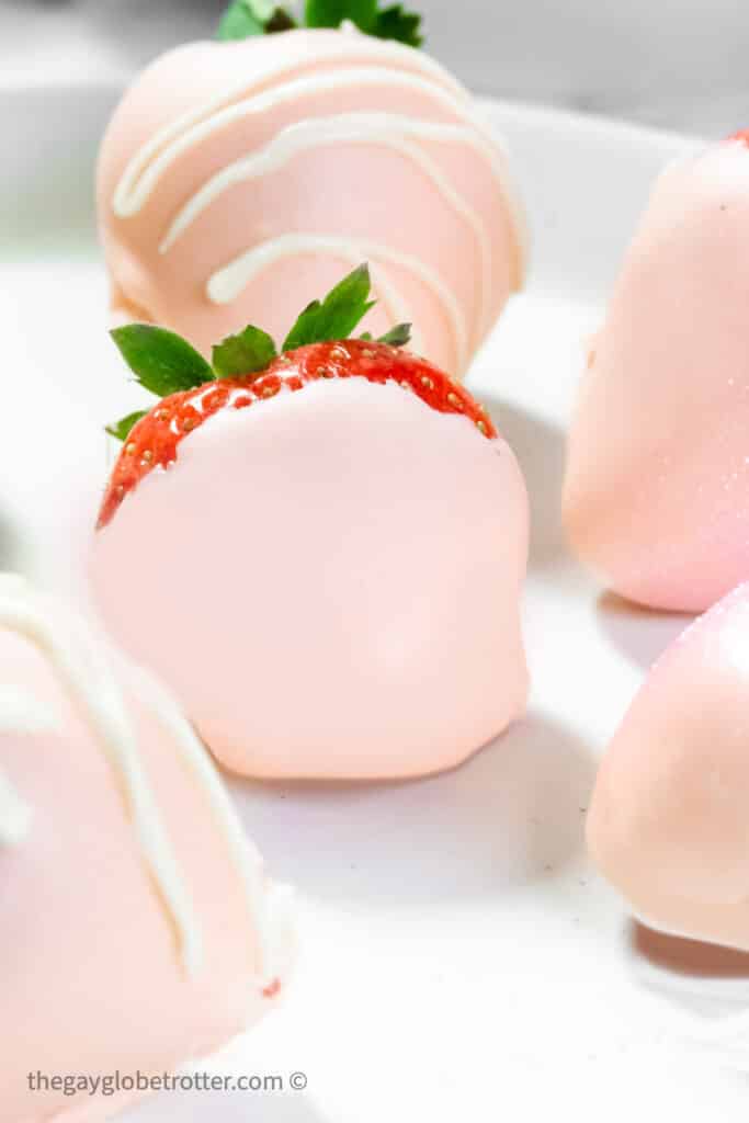 Pink & White Chocolate Covered Strawberries - In the Kids' Kitchen