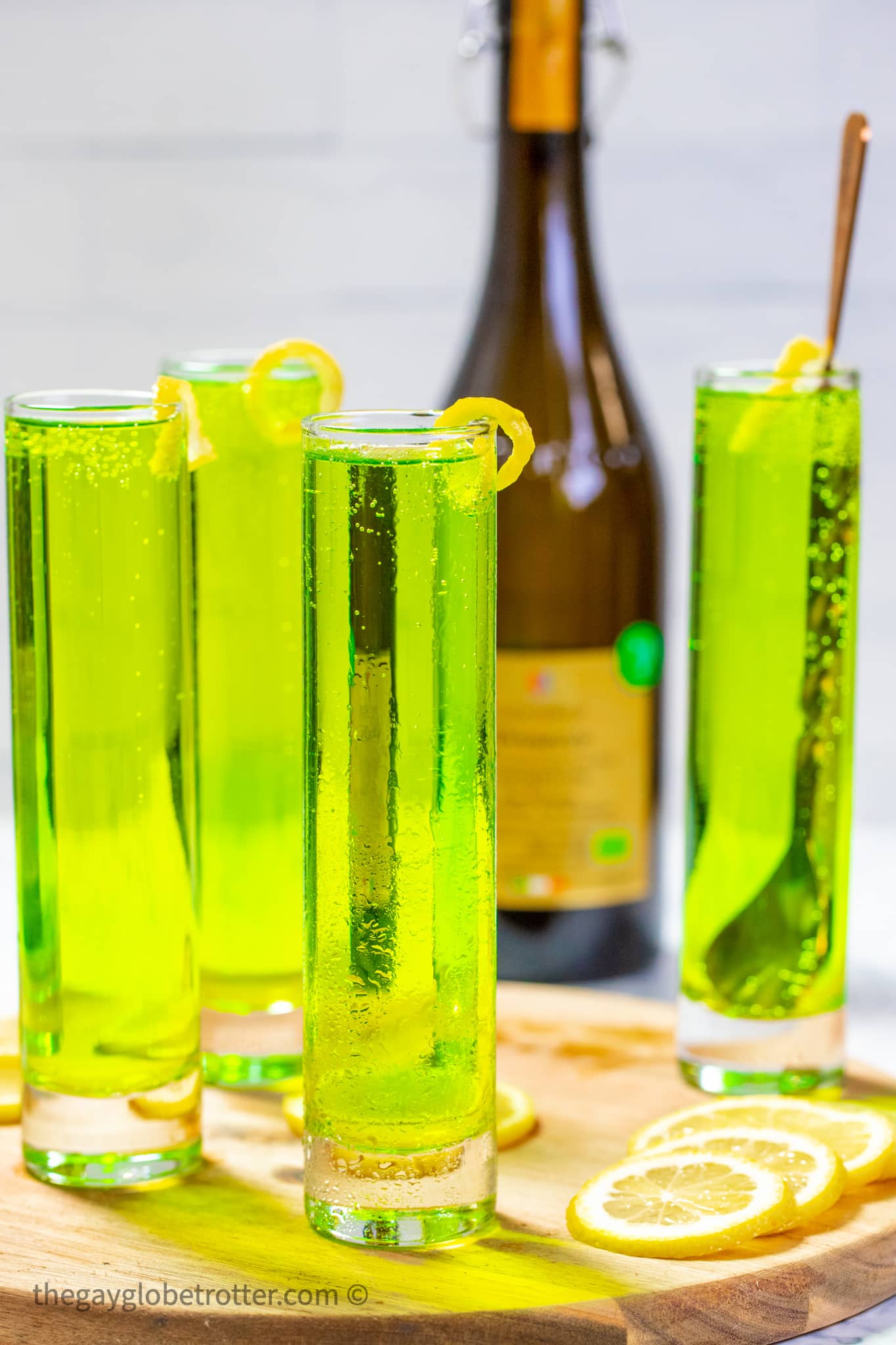 Green Prosecco Cocktail {St Patricks Day Cocktails} - The Gay Globetrotter