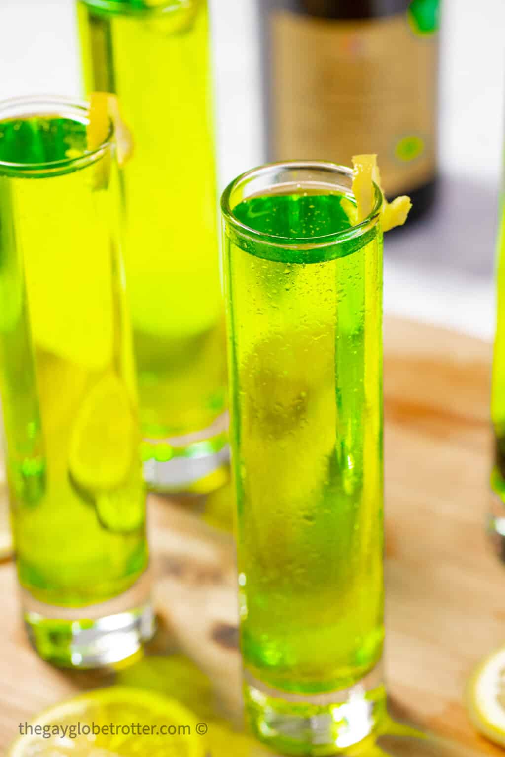 Green Prosecco Cocktail {St Patricks Day Cocktails} The Gay Globetrotter