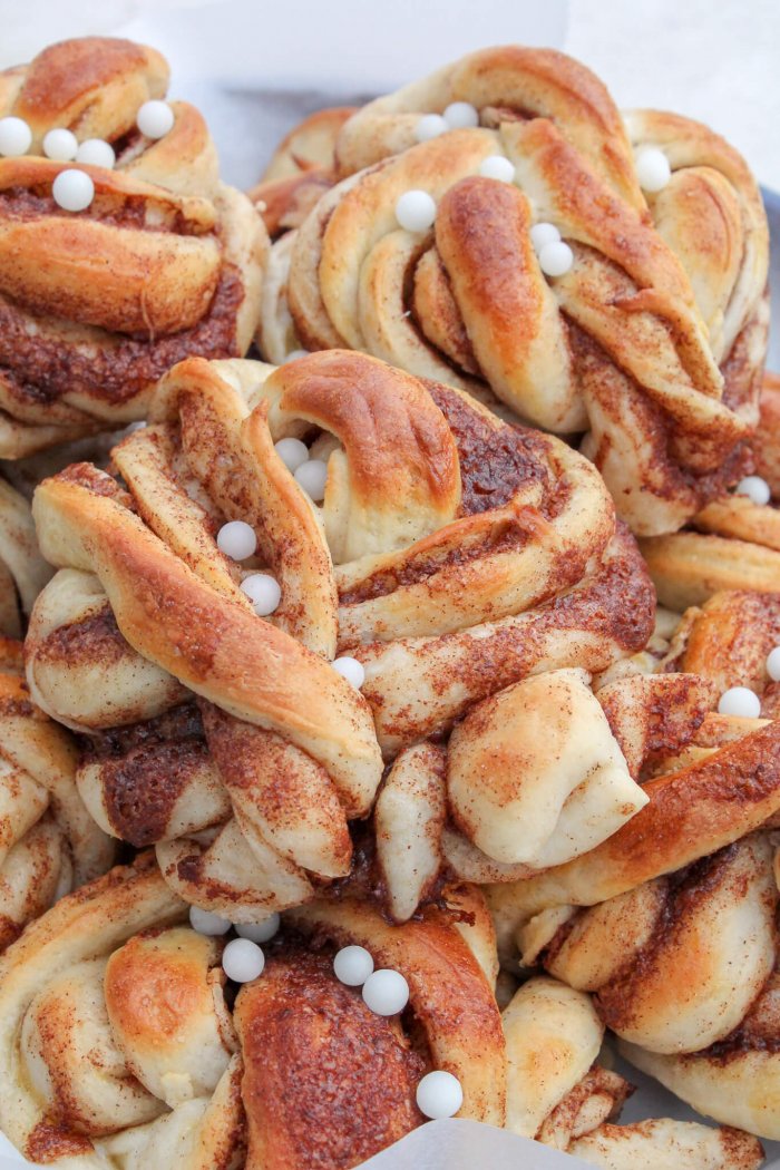 Swedish Cinnamon Buns (Kanelbullar) - The Gay Globetrotter