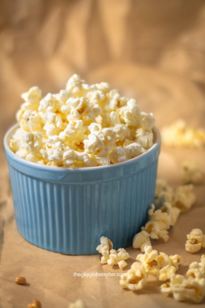 Once you know how to make kettle corn, you'll never want to buy microwave popcorn again. Homemade kettle corn is a sweet and salty treat that is easy to make. Movie night just got an upgrade!  #gayglobetrotter #kettlecorn #homemadekettlecorn #popcorn #howtomakekettlecorn #movietheatrepopcorn