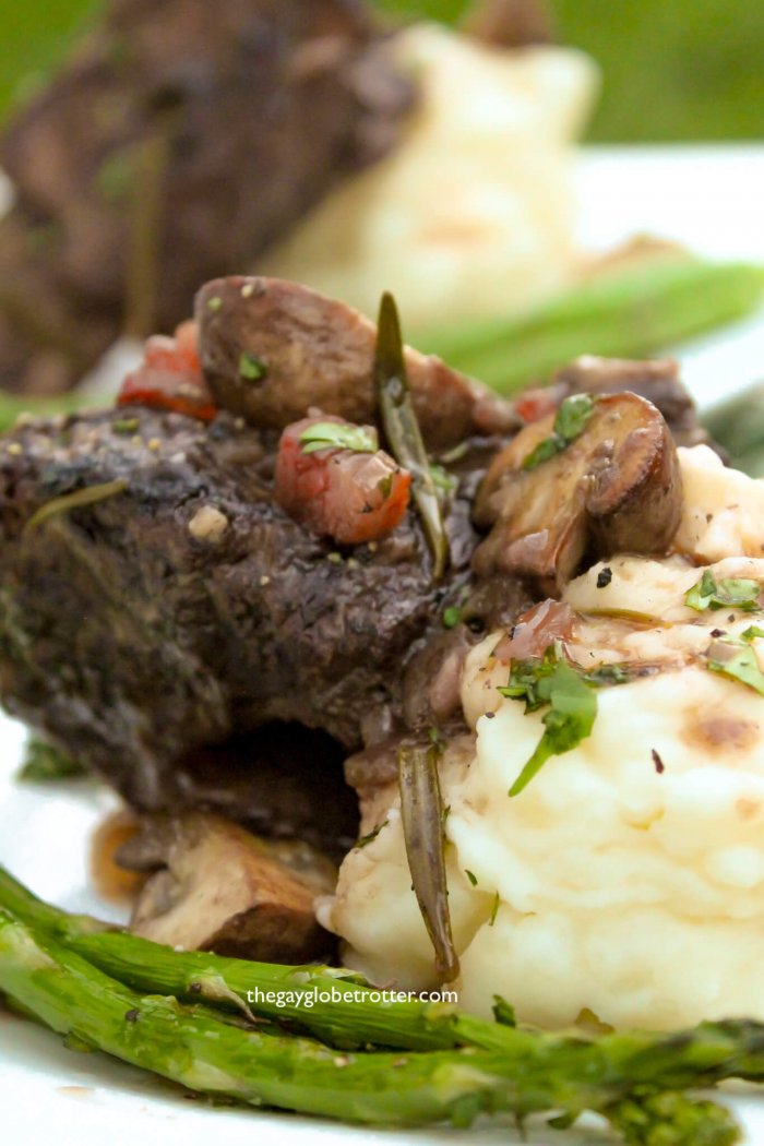 The best short ribs braised in the oven with red wine