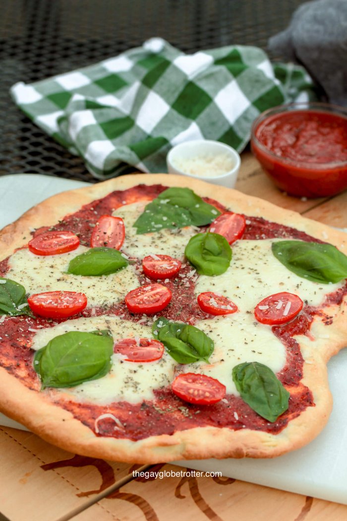 A delicious Italian pizza dough recipe to make margherita pizza.